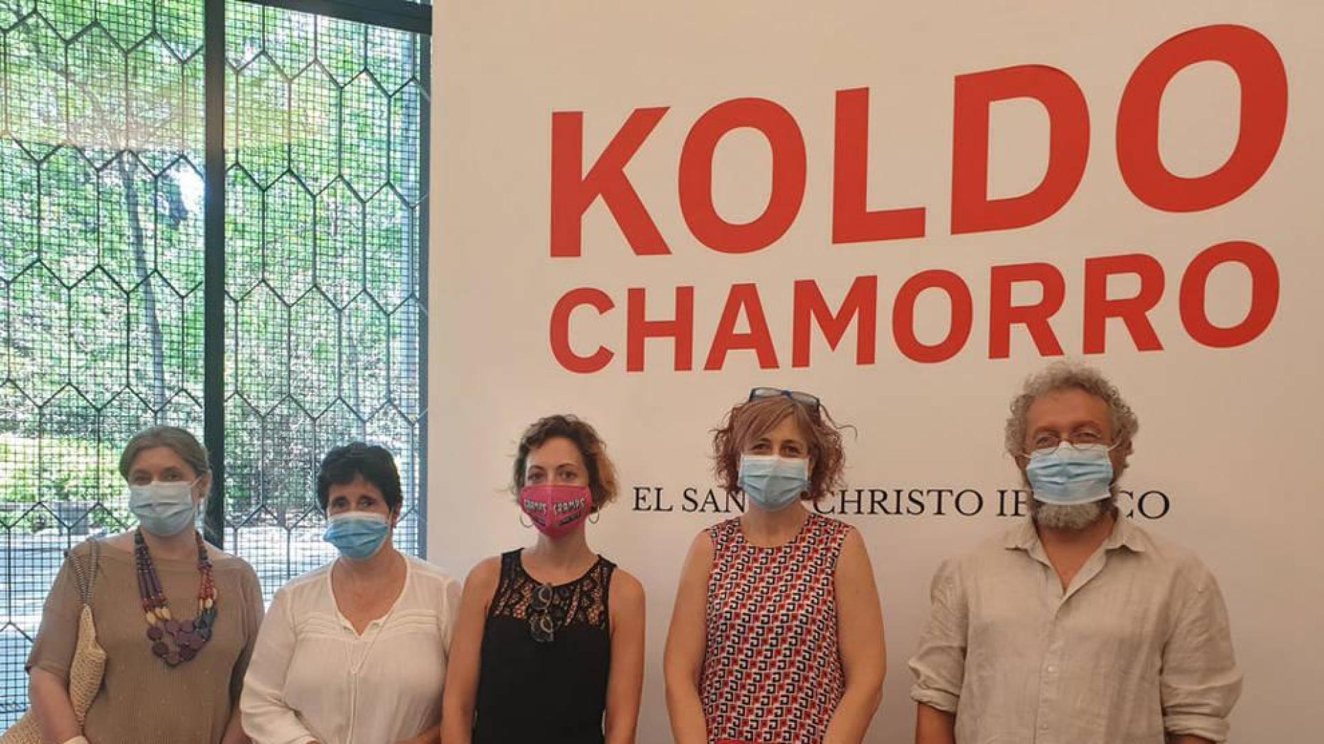 La consejera Esnaola inaugura la exposición 'El Santo Christo Ibérico. Koldo Chamorro'