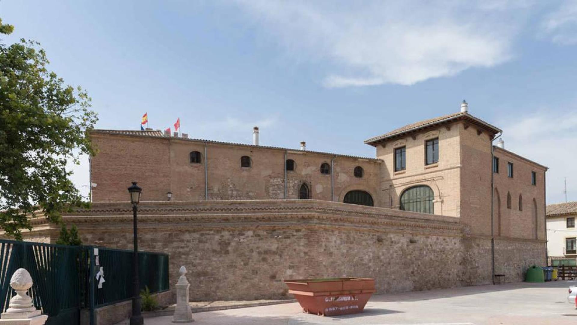 De fortaleza a palacio señorial, en Cortes