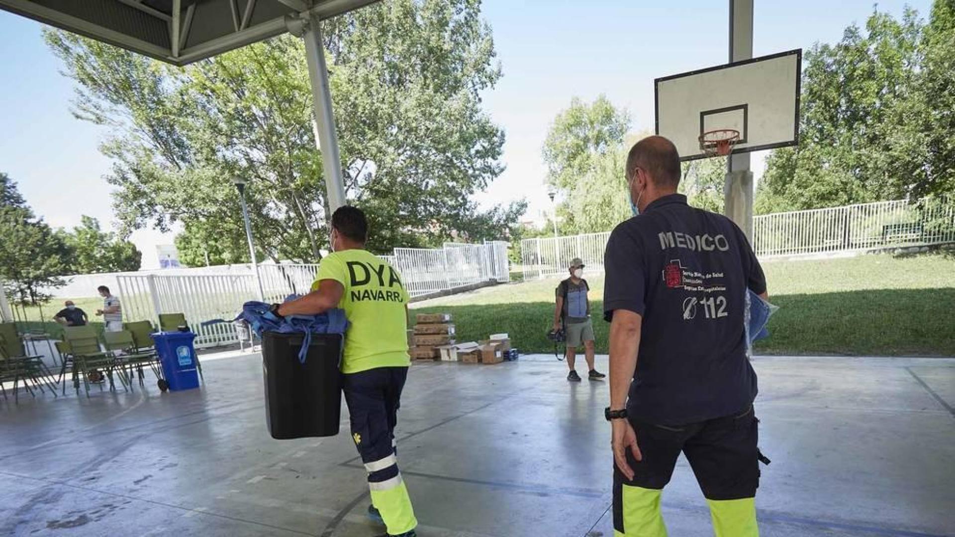 Todas las fotos de este jueves, 23 de julio, en Mendillorri, donde se está preparando, en las inmediaciones del Instituto de Educación Secundaria, la zona para realizar las PCR a los jóvenes de entre 17 y 28 años