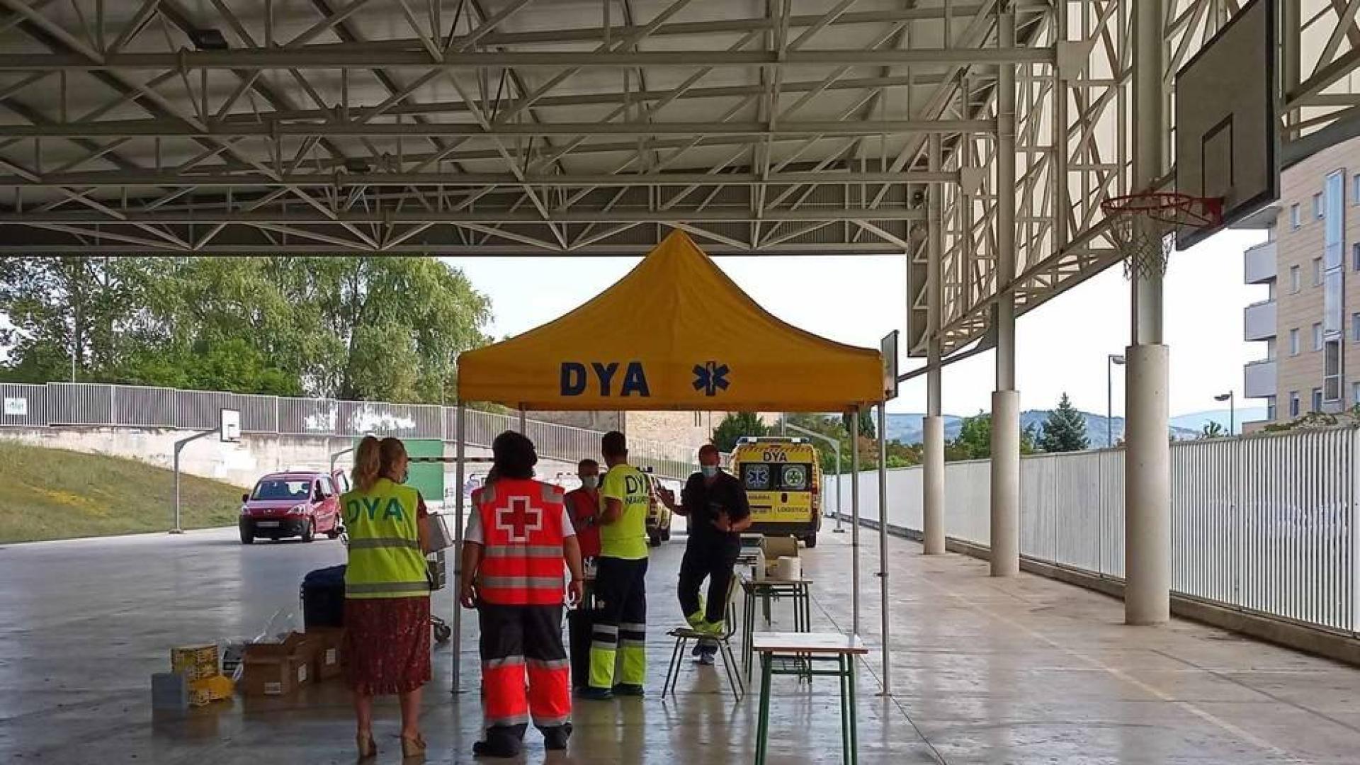 Todas las fotos de este jueves, 23 de julio, en Mendillorri, donde se está preparando, en las inmediaciones del Instituto de Educación Secundaria, la zona para realizar las PCR a los jóvenes de entre 17 y 28 años