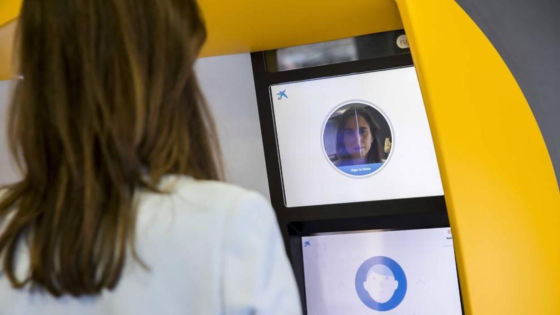CaixaBank instala su primer cajero en Navarra con reconocimiento facial