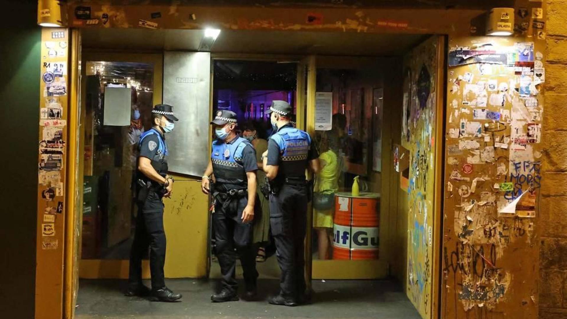 Todas las fotos del dispositivo de vigilancia de la Policía Nacional durante la noche del viernes, 24 de julio, en Pamplona
