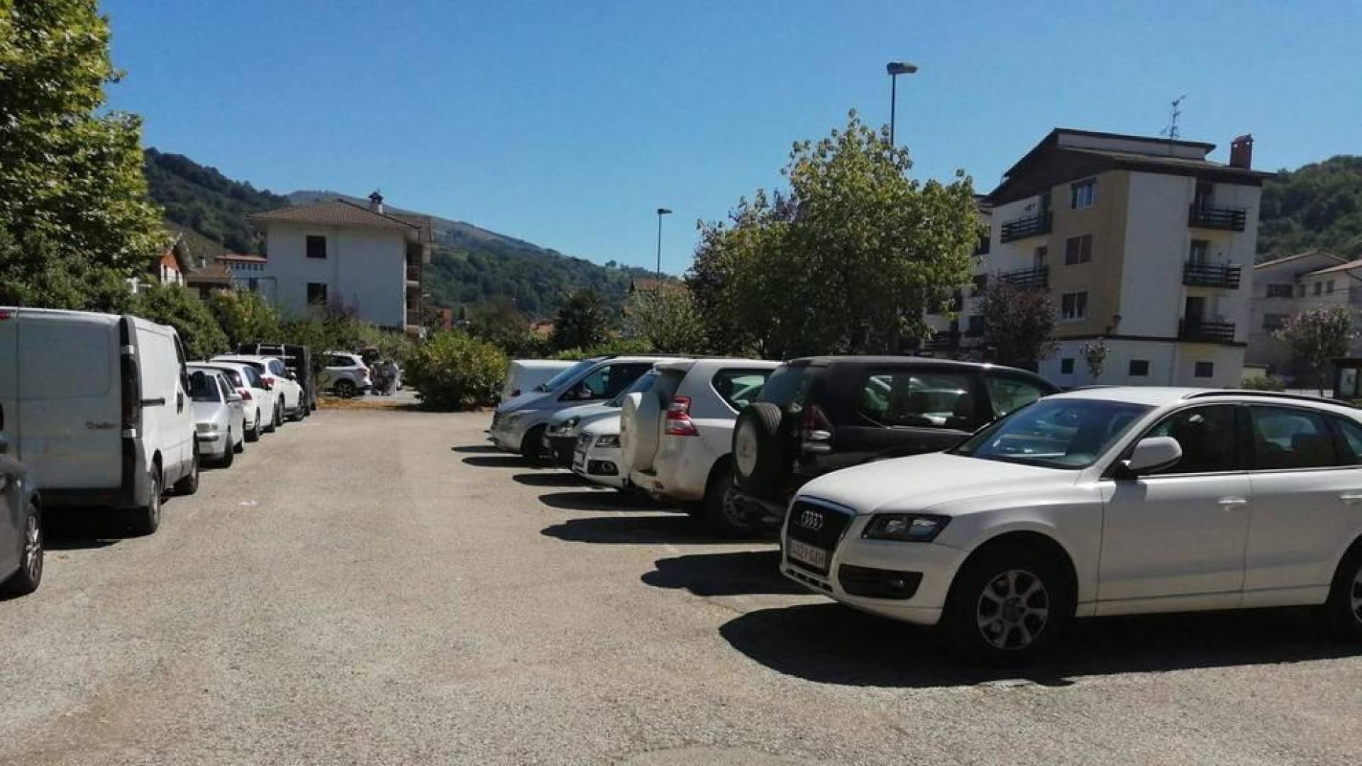 Las visitas a Bertiz colapsan los aparcamientos de Oronoz