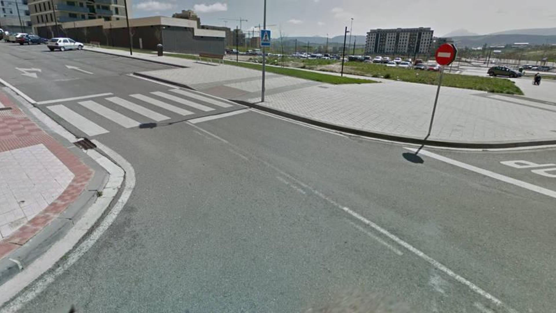 Imputado en Pamplona tras sufrir una salida de vía y arrojar una tasa de 0,81