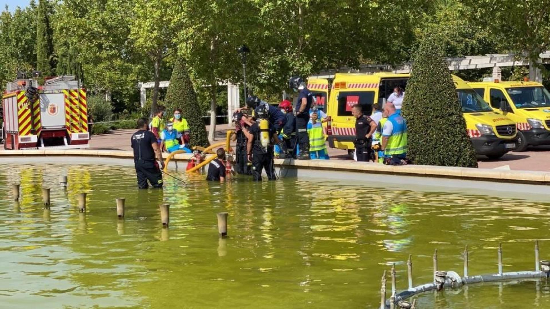 Muere un joven tras ser succionado por una tubería de una fuente ornamental de Móstoles