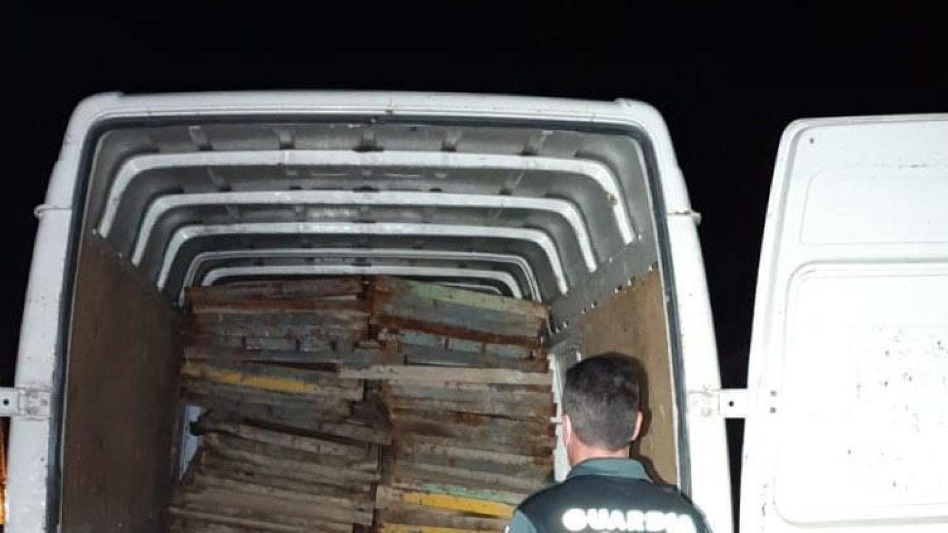 Sorprendidos mientras sustraían material en una empresa en Cortes