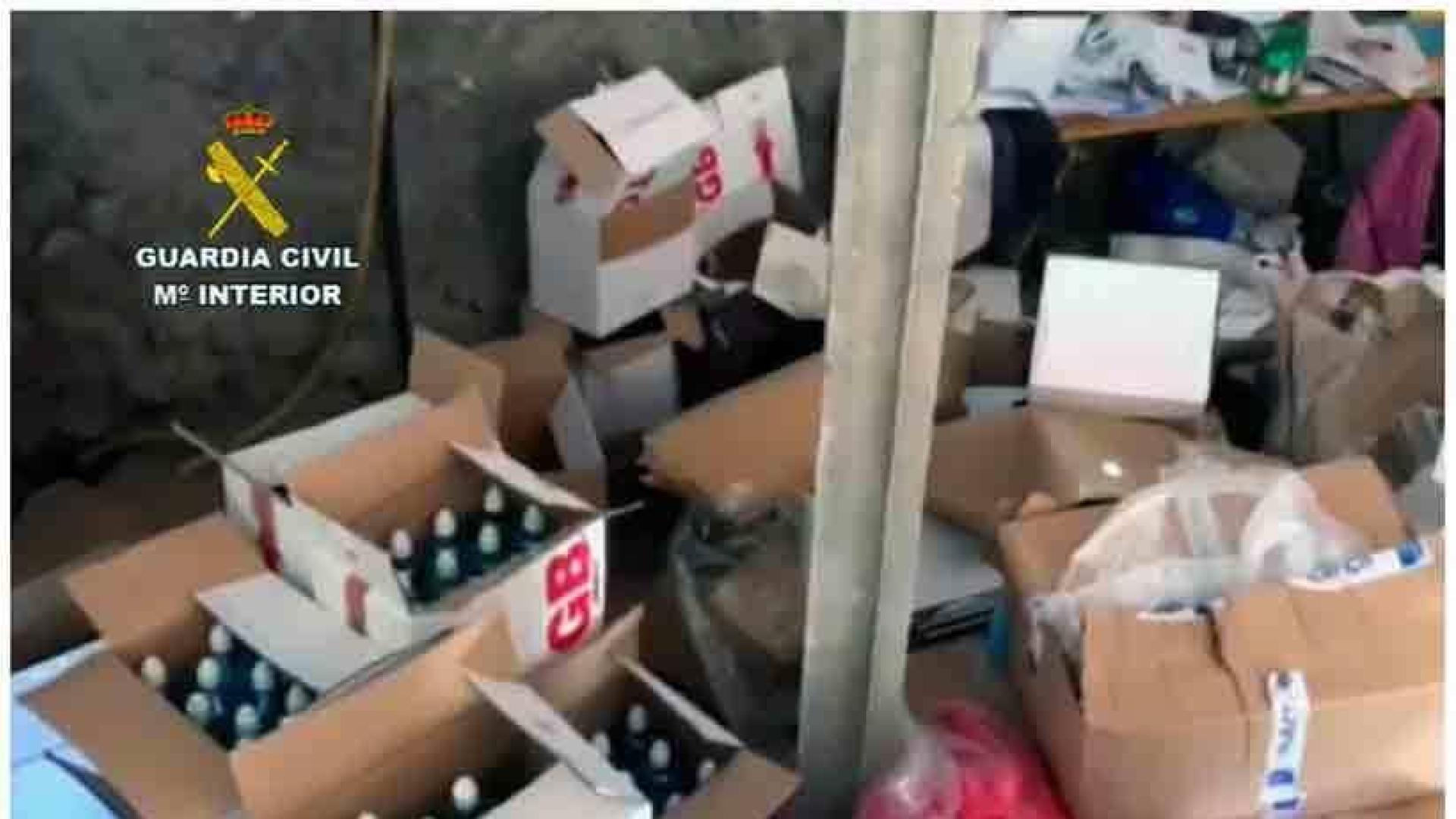 Dos detenidos y 6.400 litros de falso gel desinfectante requisados