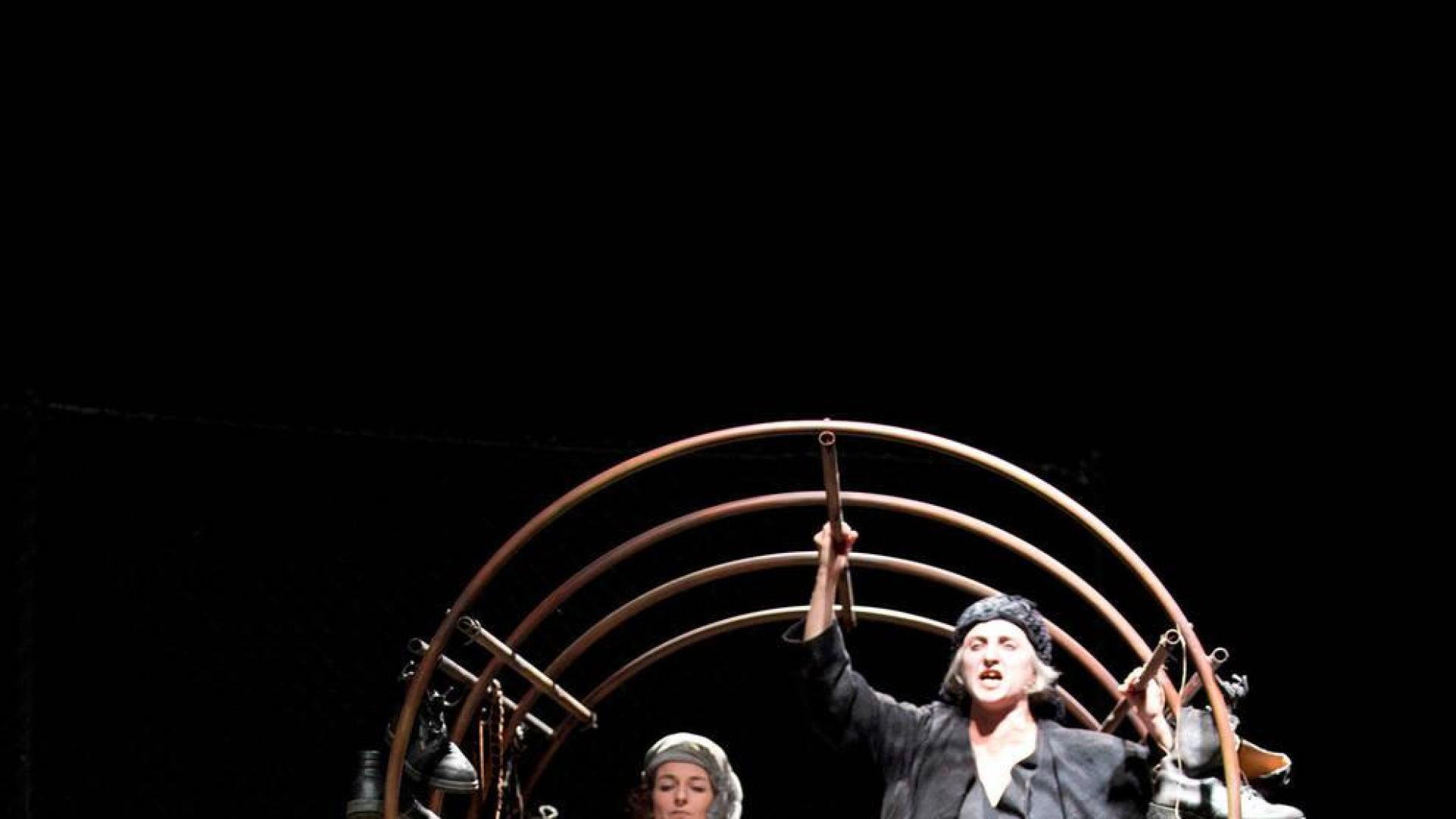 “Usamos el teatro para echar arena en el motor de la injusticia”