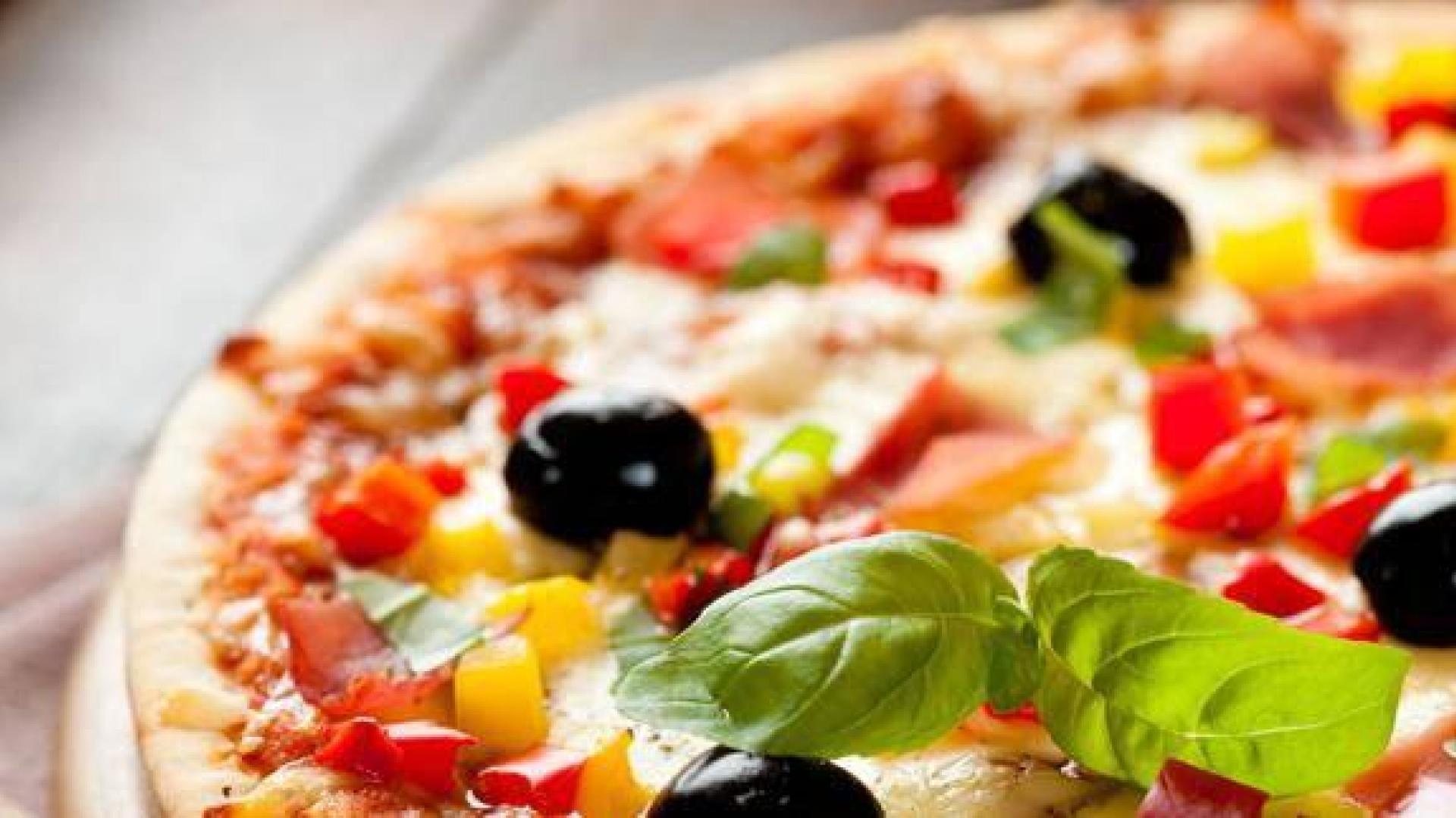 Las pizzas y las hamburguesas con queso son dos de los fast food más adictivos.