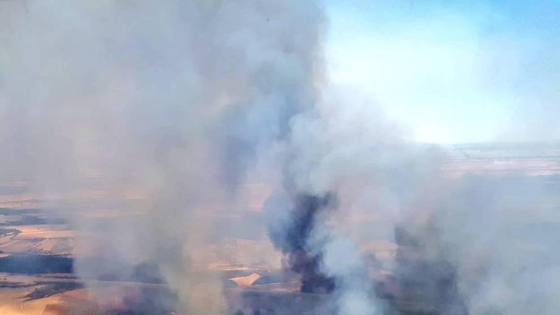 Un incendio quema 900 hectáreas y provoca la evacuación de viviendas en Madrid