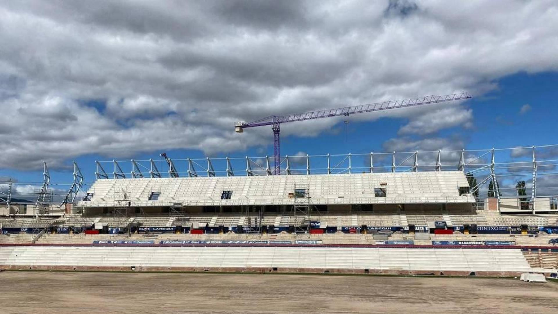Las nuevas gradas pueblan El Sadar