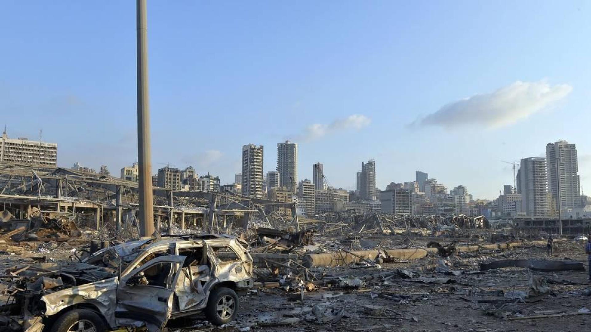 Al menos 50 personas han muerto y 2.700 han resultado heridas este martes a causa de dos potentes explosiones que han sacudido la zona del puerto de la capital de Líbano, Beirut.