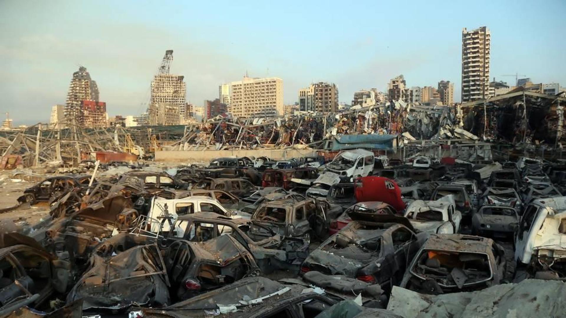 Al menos 50 personas han muerto y 2.700 han resultado heridas este martes a causa de dos potentes explosiones que han sacudido la zona del puerto de la capital de Líbano, Beirut.