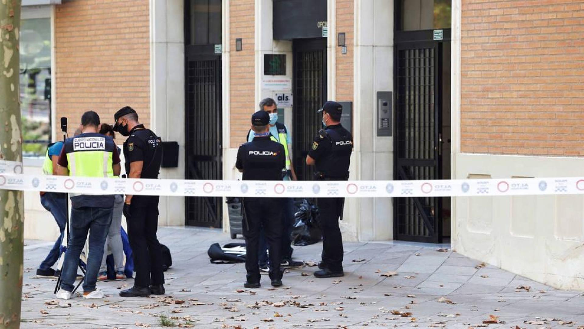 Muere apuñalado por su hijo el hermano del consejero de Salud de Murcia
