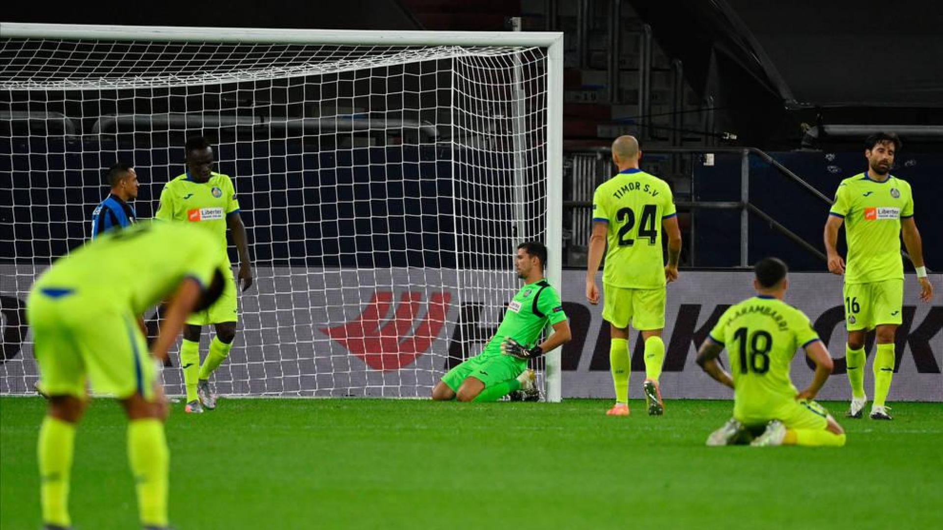 Los jugadores del Getafe se lamentan tras el segundo gol del Inter