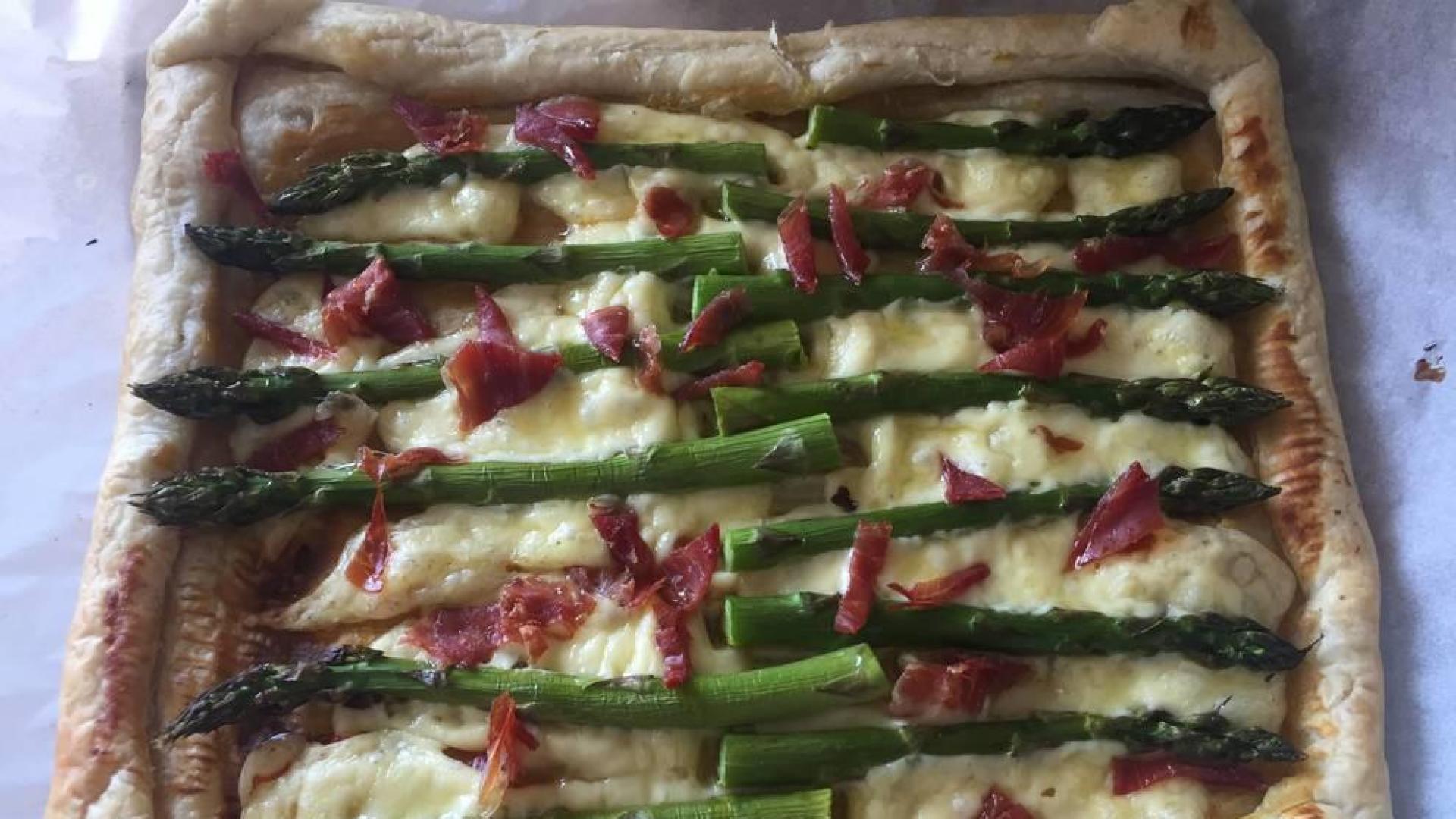 Hojaldre, jamón, trigueros y queso