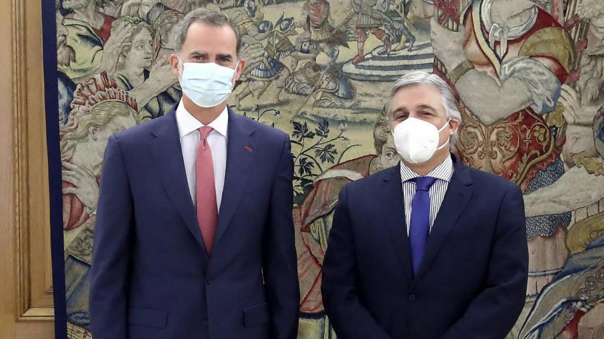 Felipe VI reaparece en público tras la salida de España de su padre