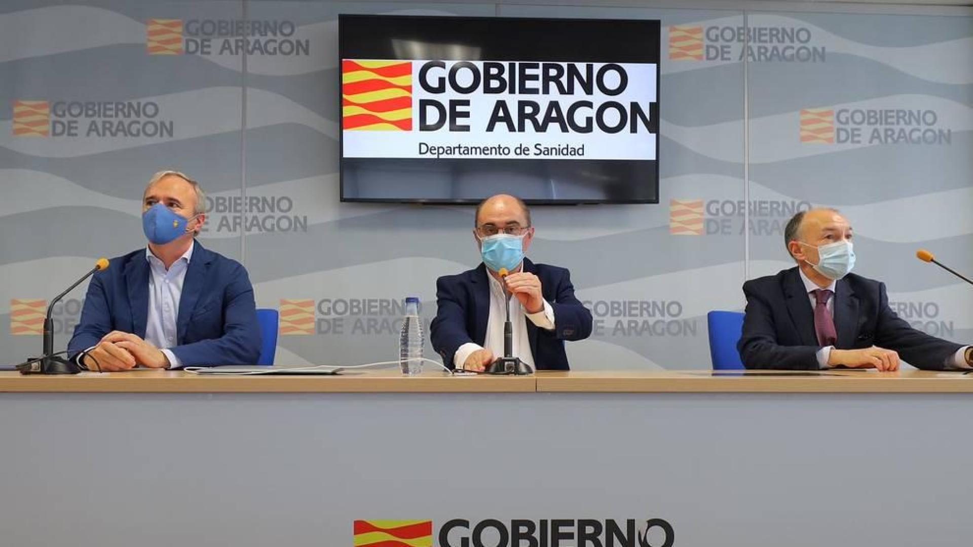 El alcalde de Zaragoza, Jorge Azcón, el presidente de Aragón, Javier Lambán, y el subdelegado del Gobierno en Zaragoza, Fernando Beltrán.