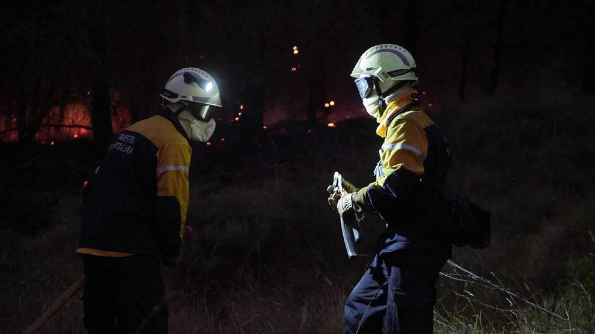 El rayo de una tormenta provoca un incendio forestal en Gazolaz
