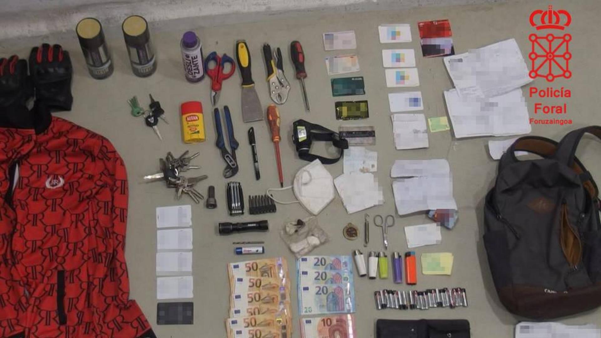 Se da la a la fuga en Arguedas y acaba detenido acusado de tres delitos