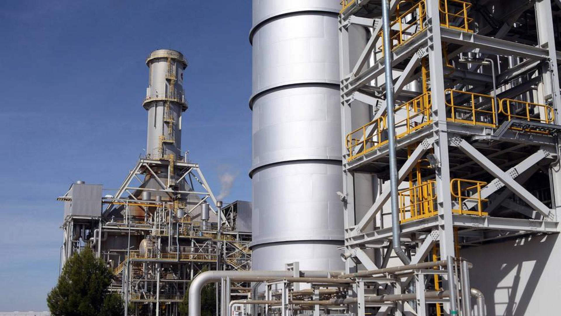 Una de las centrales de ciclo combinado ubicadas en Castejón que EDP ha vendido este año a la petrolera francesa Total.