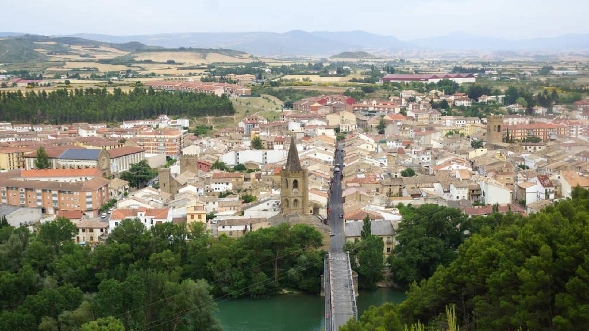 Vista general del casco urbano de Sangüesa, localidad en la que culmina el primer tramo del Camino de Santiago por la vía aragonesa.
