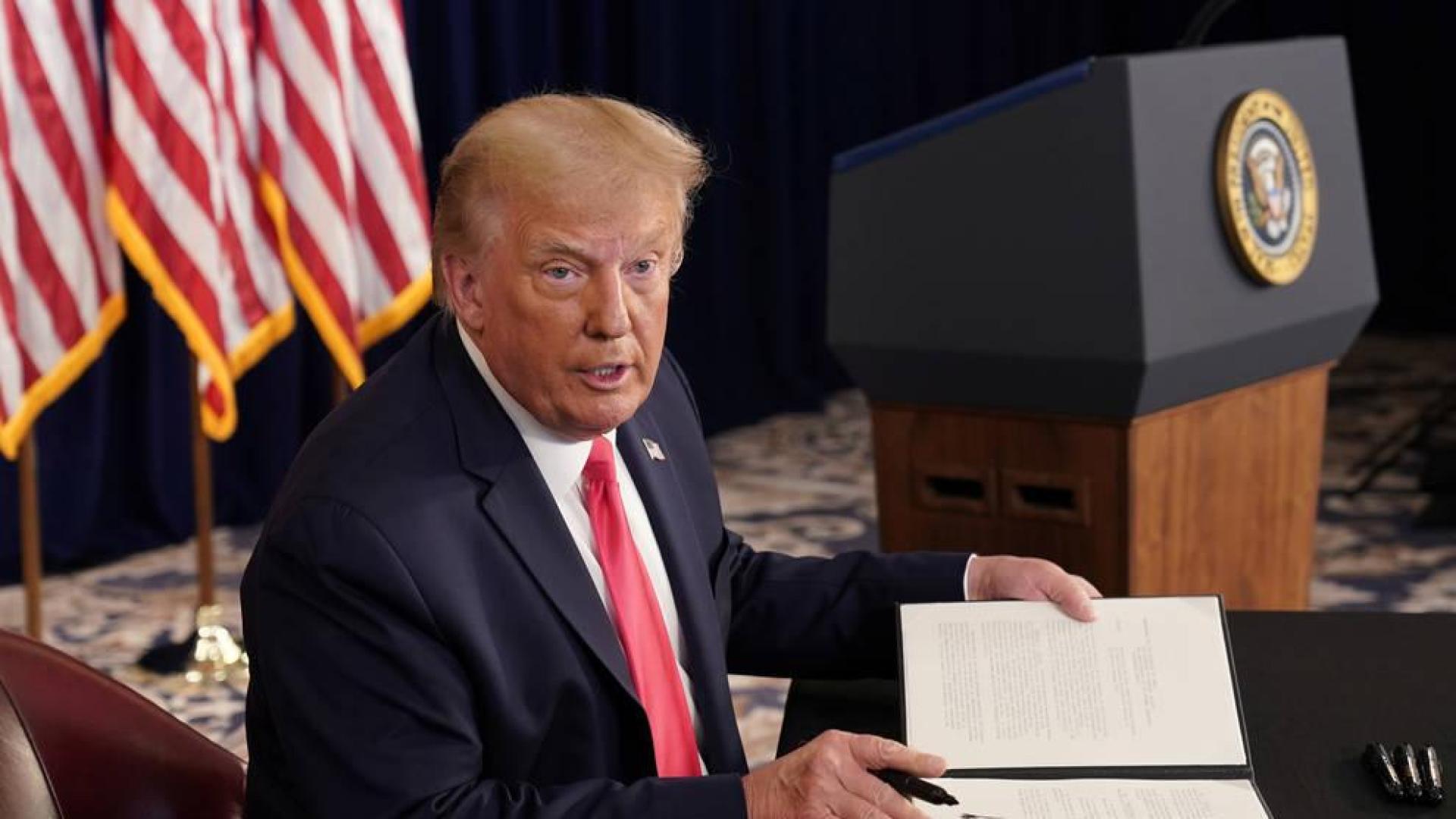 EE UU se acerca a los 5 millones de casos mientras Trump firma medidas económicas