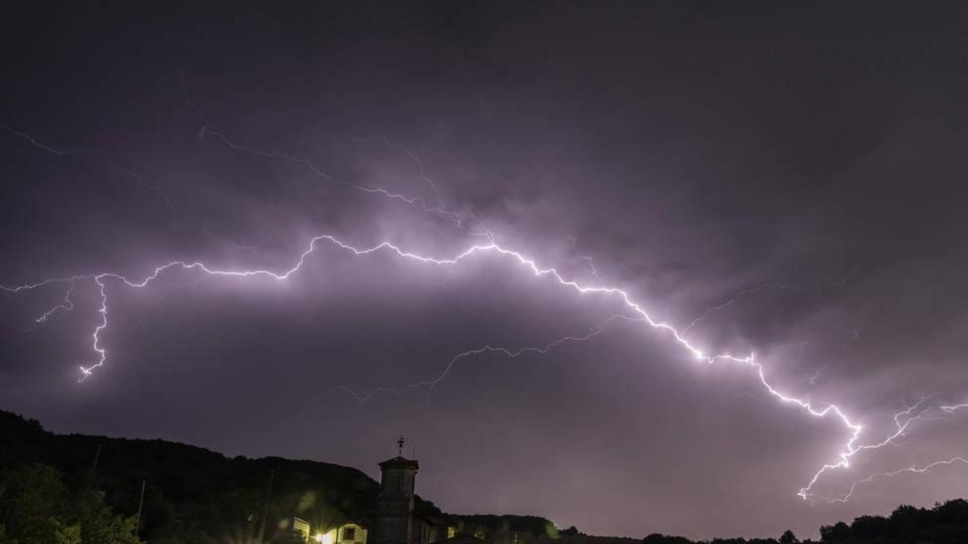 La tormenta de este sábado en Pamplona descargó más de 1.000 rayos sobre la capital navarra