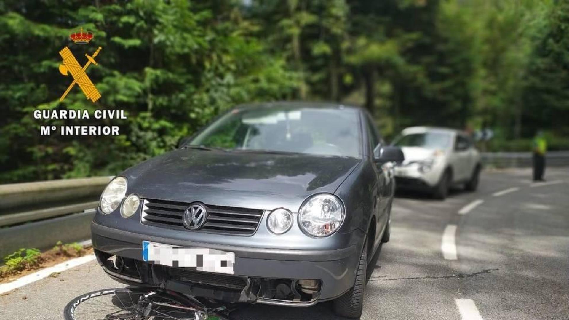 Evacúan en helicóptero a una ciclista herida grave tras una colisión con un turismo