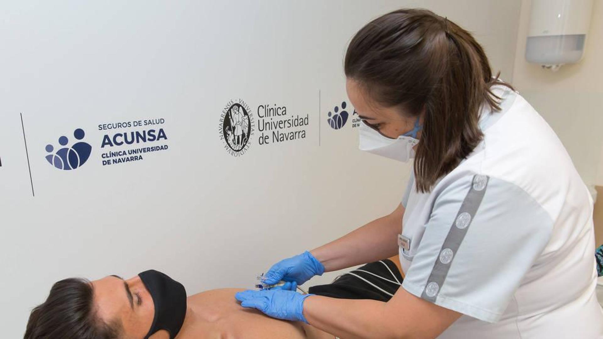 Luis Perea, durante el reconocimiento médico en la CUN.