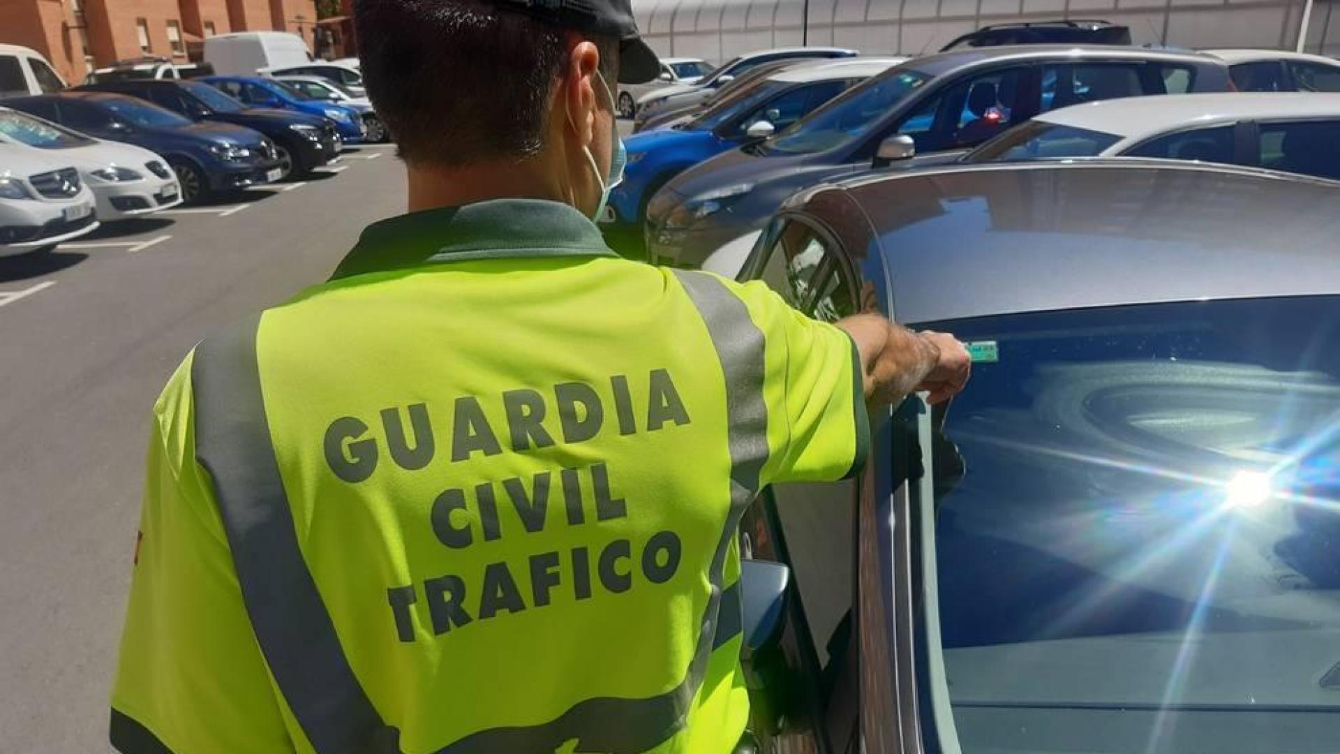 Imputados dos conductores en Navarra por falsificar la pegatina de la ITV