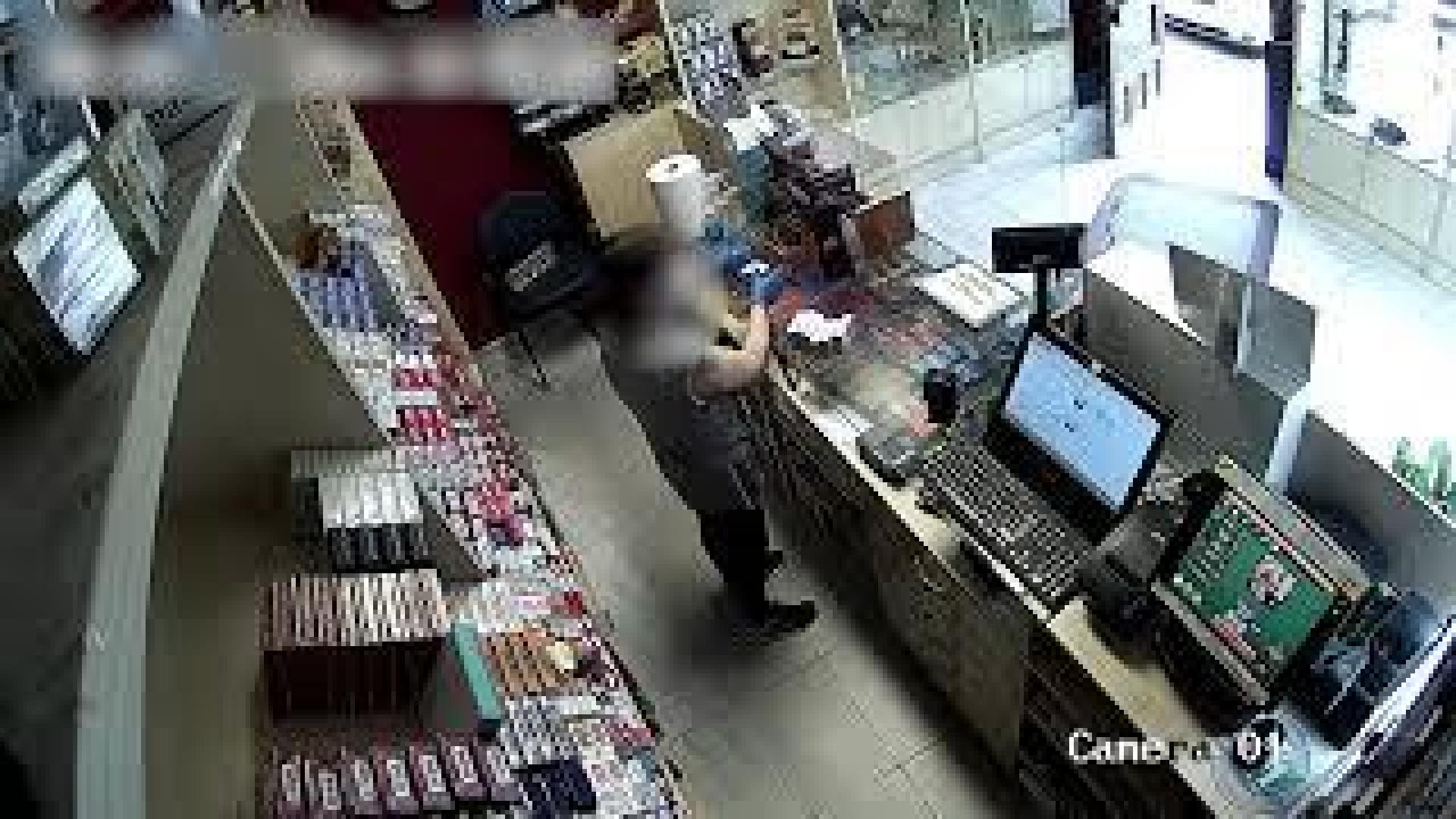 Vídeo: Un hombre atraca un estanco de Lodosa a punta de navaja