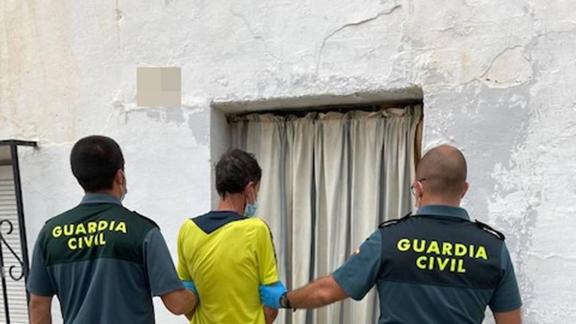 La Guardia Civil detiene al autor de un atraco a punta de navaja en un estanco