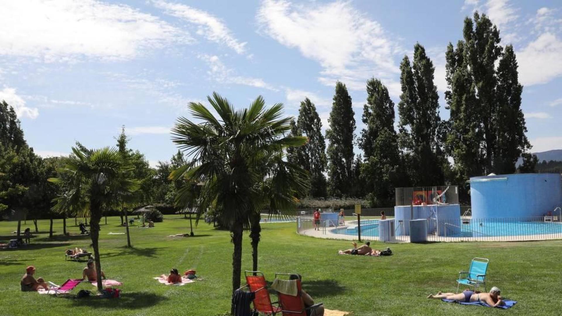 Las piscinas de Pamplona no completan su aforo ni en los días más calurosos