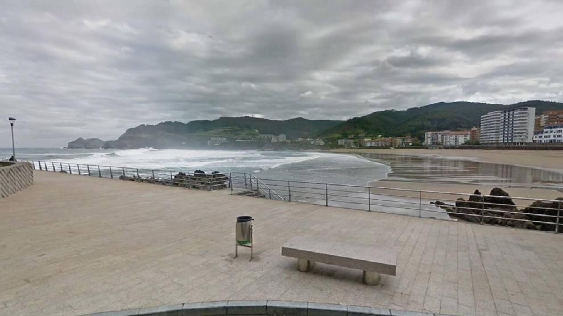 Fallece ahogado un vecino de Bilbao de 51 años en la Playa de Bakio