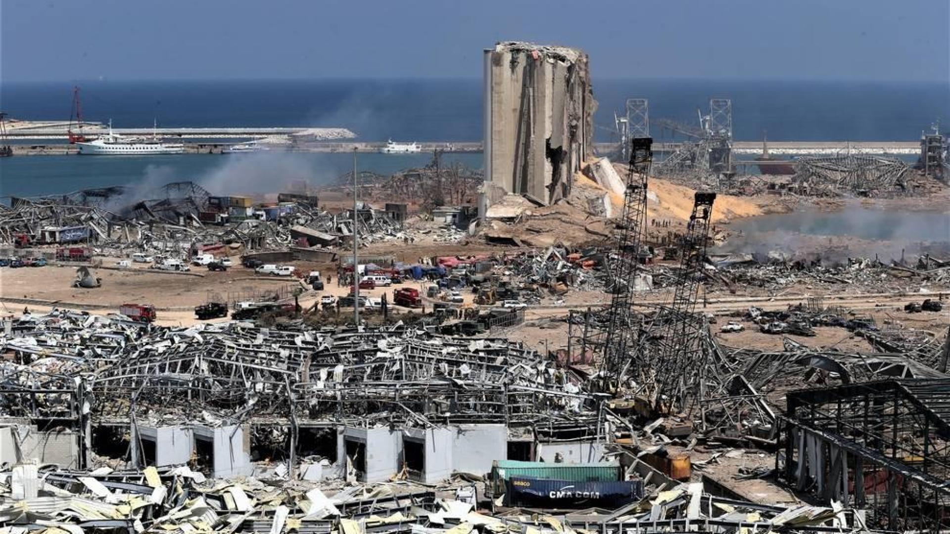 Vista de la zona del puerto de Beirut tras la explosión del pasado 4 de agosto, producida por una carga de nitrato de amonio.