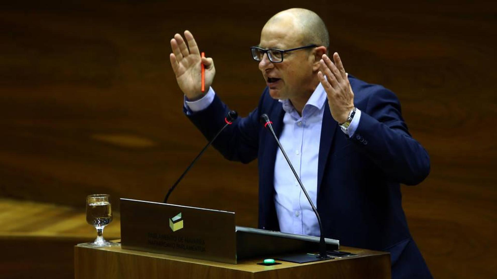 El consejero Gimeno coloca a su cuñada en su gabinete de Educación