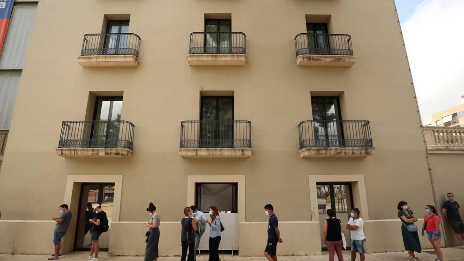 Sanidad notifica 3.650 positivos, un ligero aumento respecto al día anterior