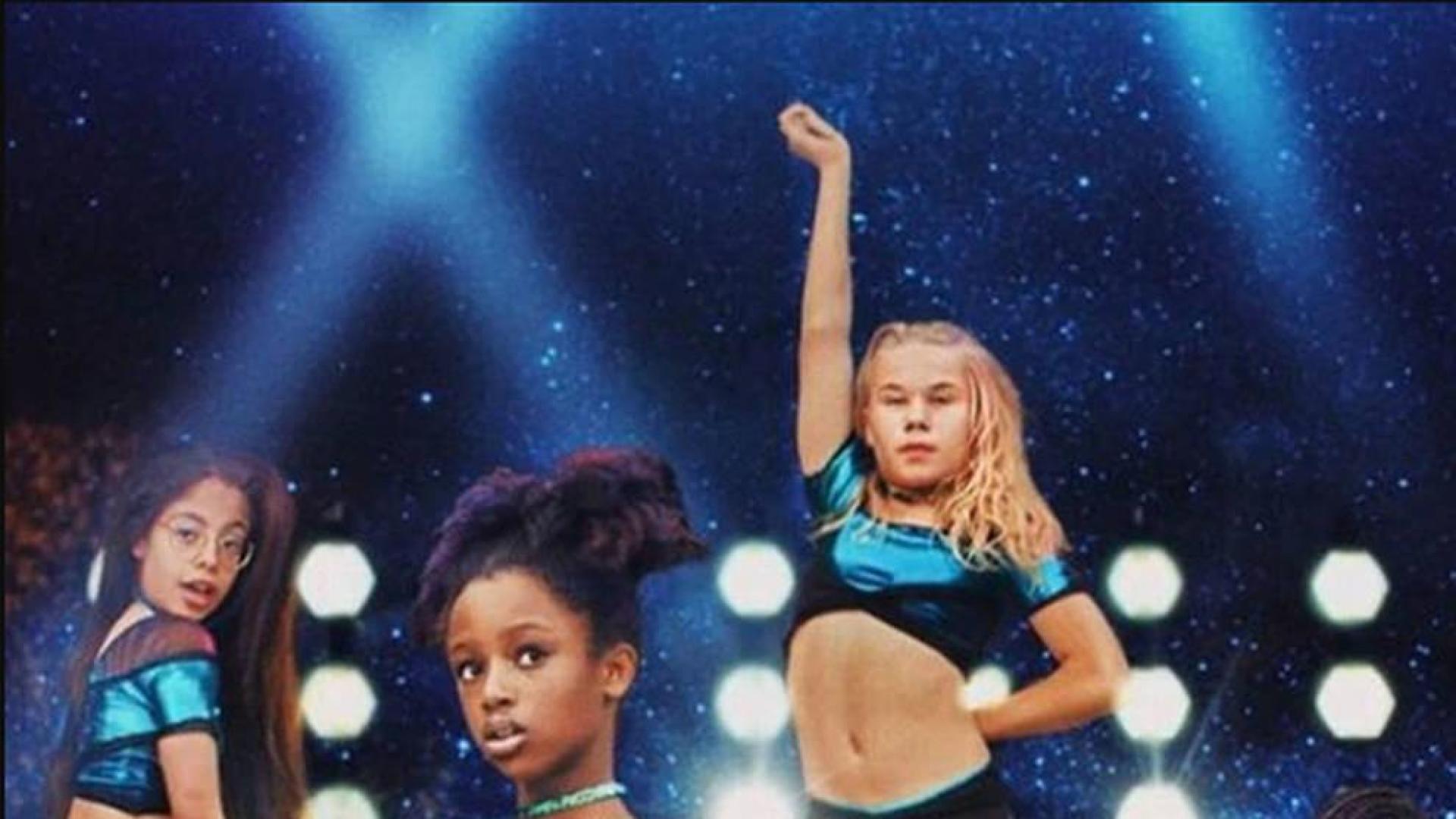 Netflix pide perdón por sexualizar a unas niñas en el cartel de una película