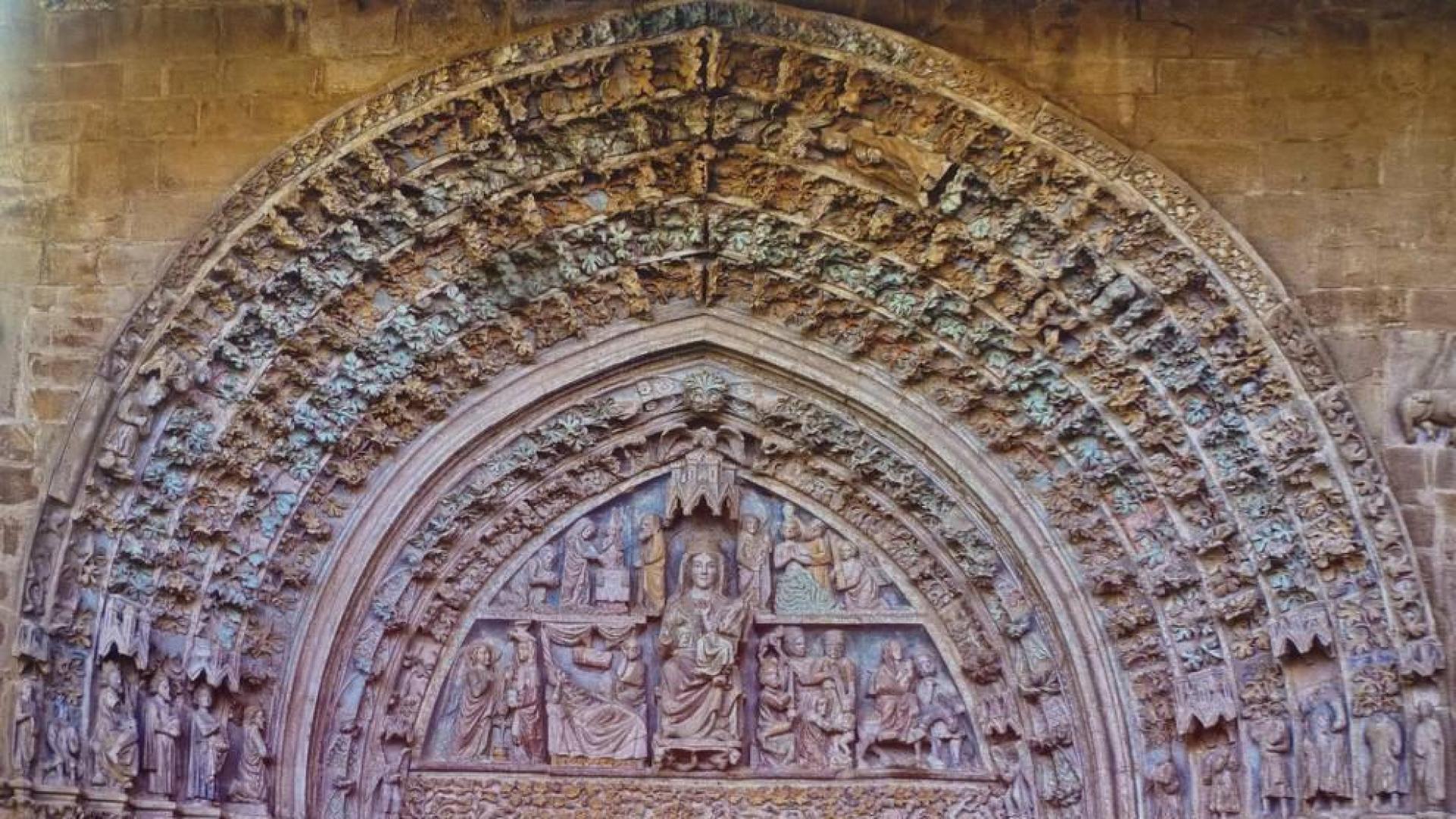 Arquivoltas de la portada de Santa María de Olite. De la piedra a la vid.