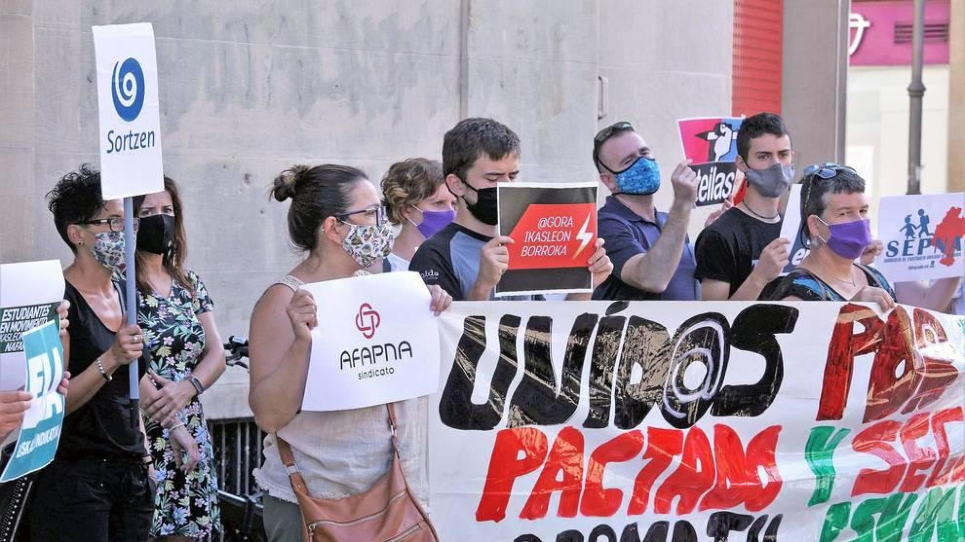 Docentes y familias piden grupos con menos alumnos y más personal