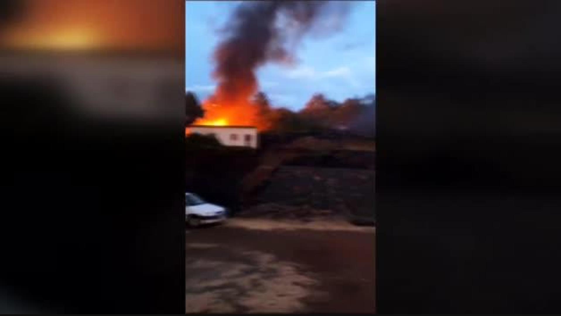 Vídeo: El incendio en La Palma obliga a evacuar a más de 300 personas