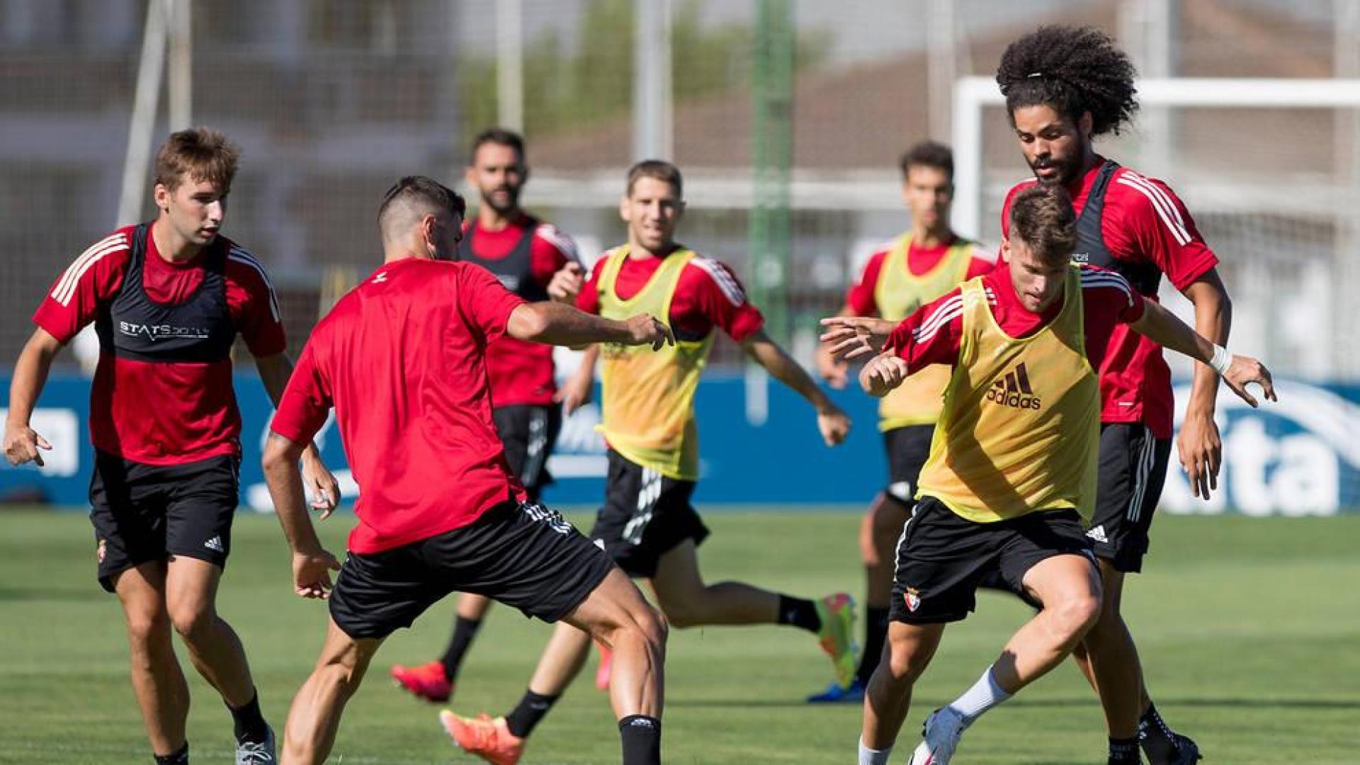 Osasuna rompe el hielo y completa su primer duelo entre la plantilla