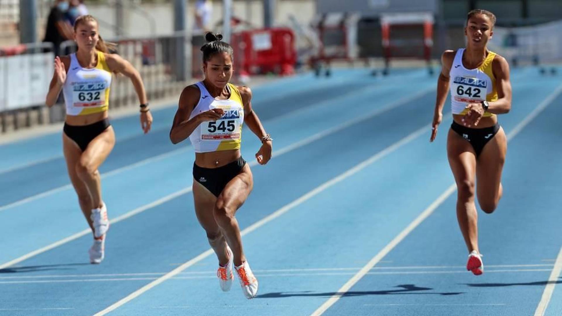 La segunda jornada del campeonato navarro absoluto de atletismo se disputó este domingoen las pistas de Larrabide. Las diferentes pruebas tuvieron que disputarse a puerta cerrada debido a las medidas de seguridad por la pandemia del coronavirus. Con esta jornada se ha puesto fin al campeonato navarro absoluto de atletismo.