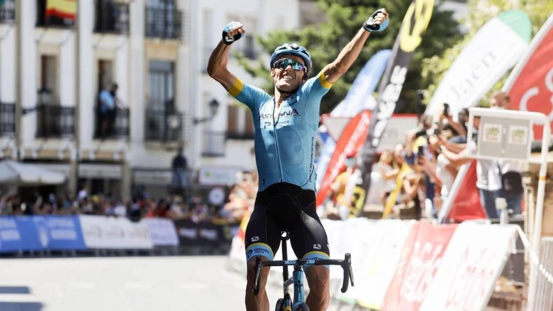Luis León alcanza la gloria y conquista su primer título en ruta
