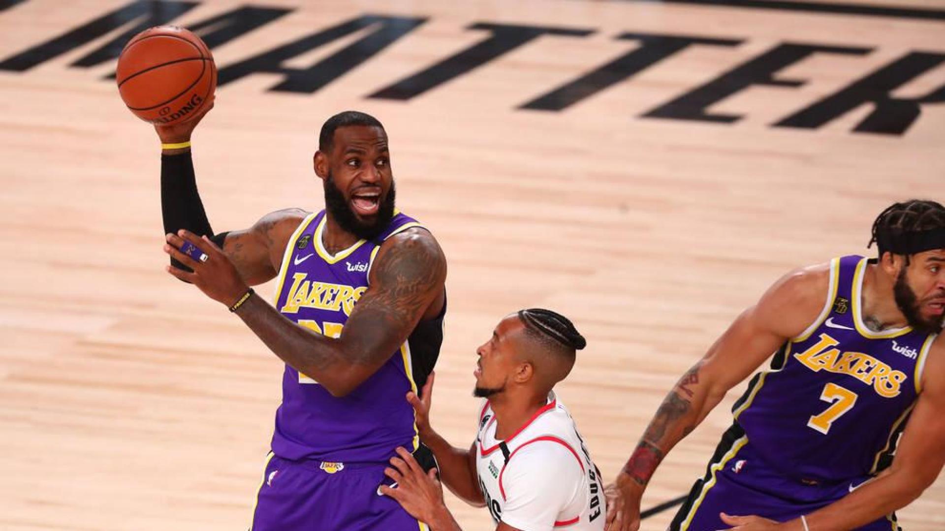 LeBron James y C.J. McCollum.