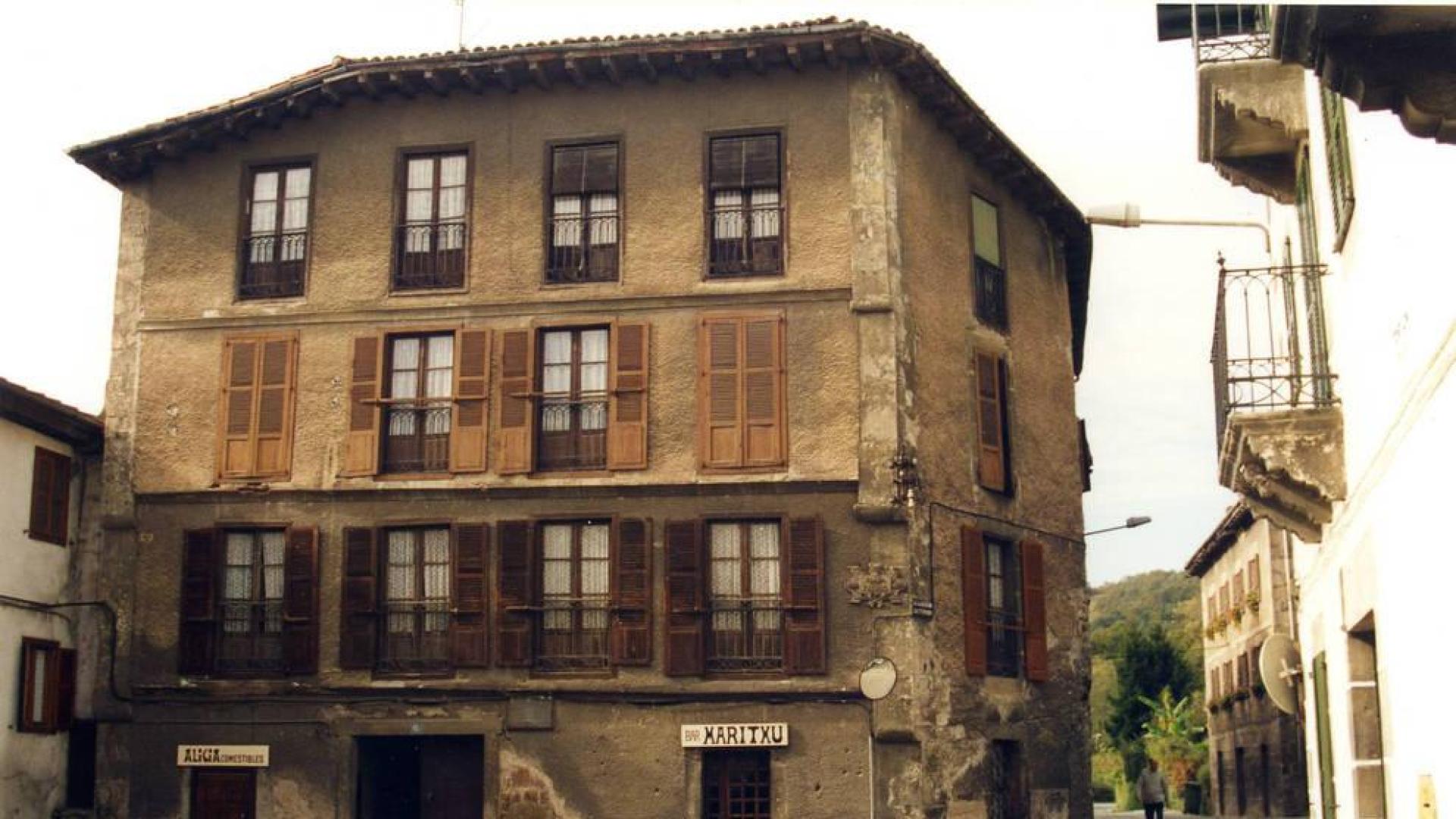 El paseo de la fama por las casas ilustres de Bera