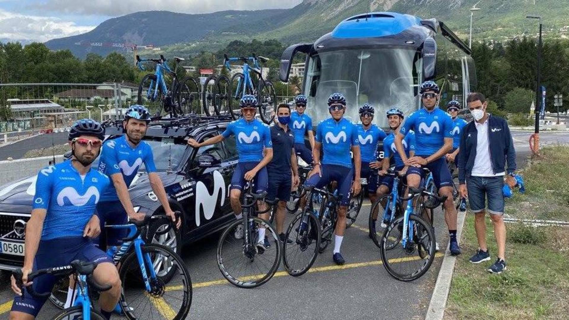 Los corredores del Movistar concentrados antes del Tour
