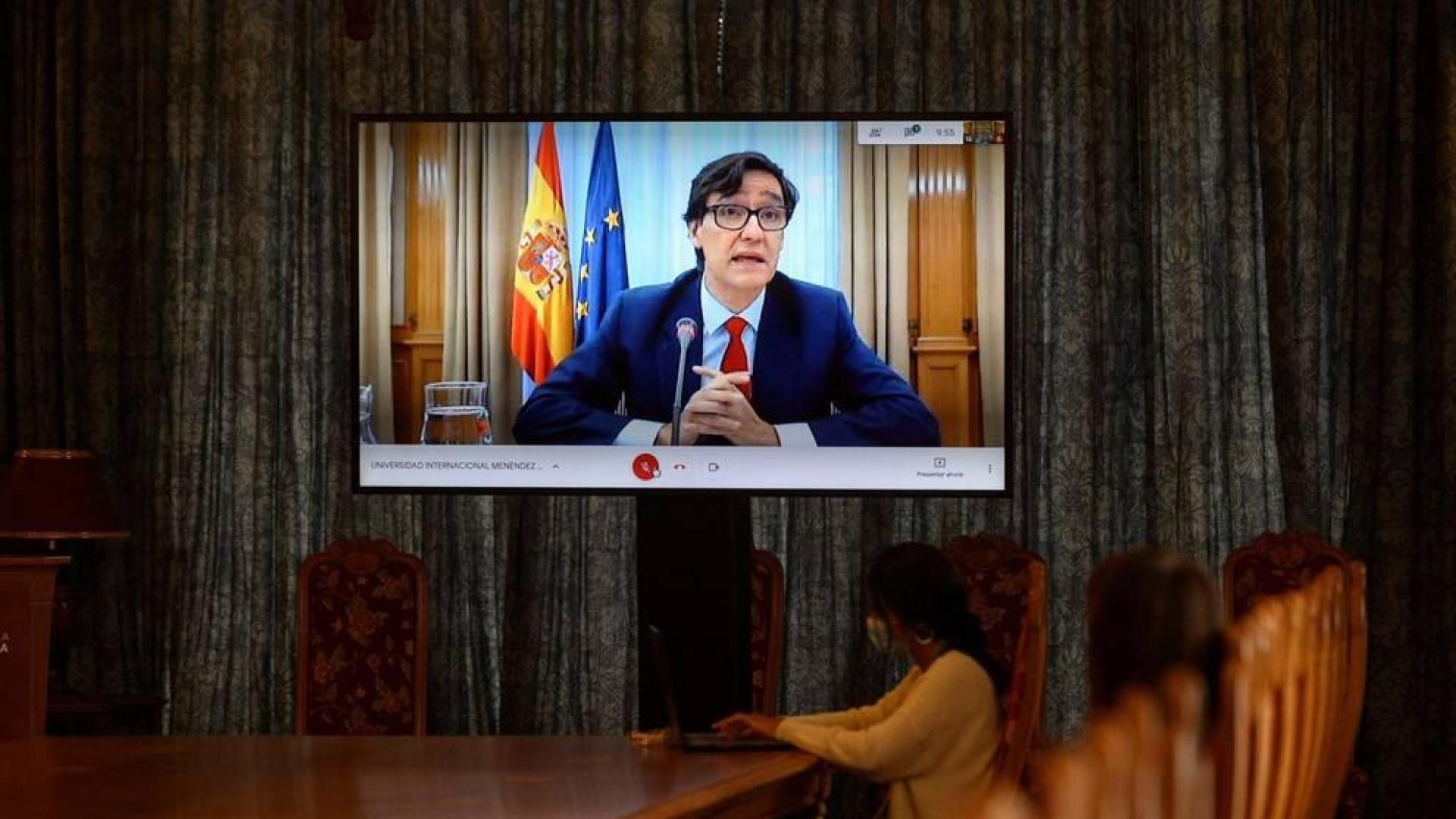 Illa: "Si todo va bien, las primeras dosis de vacuna llegarán a finales de año"