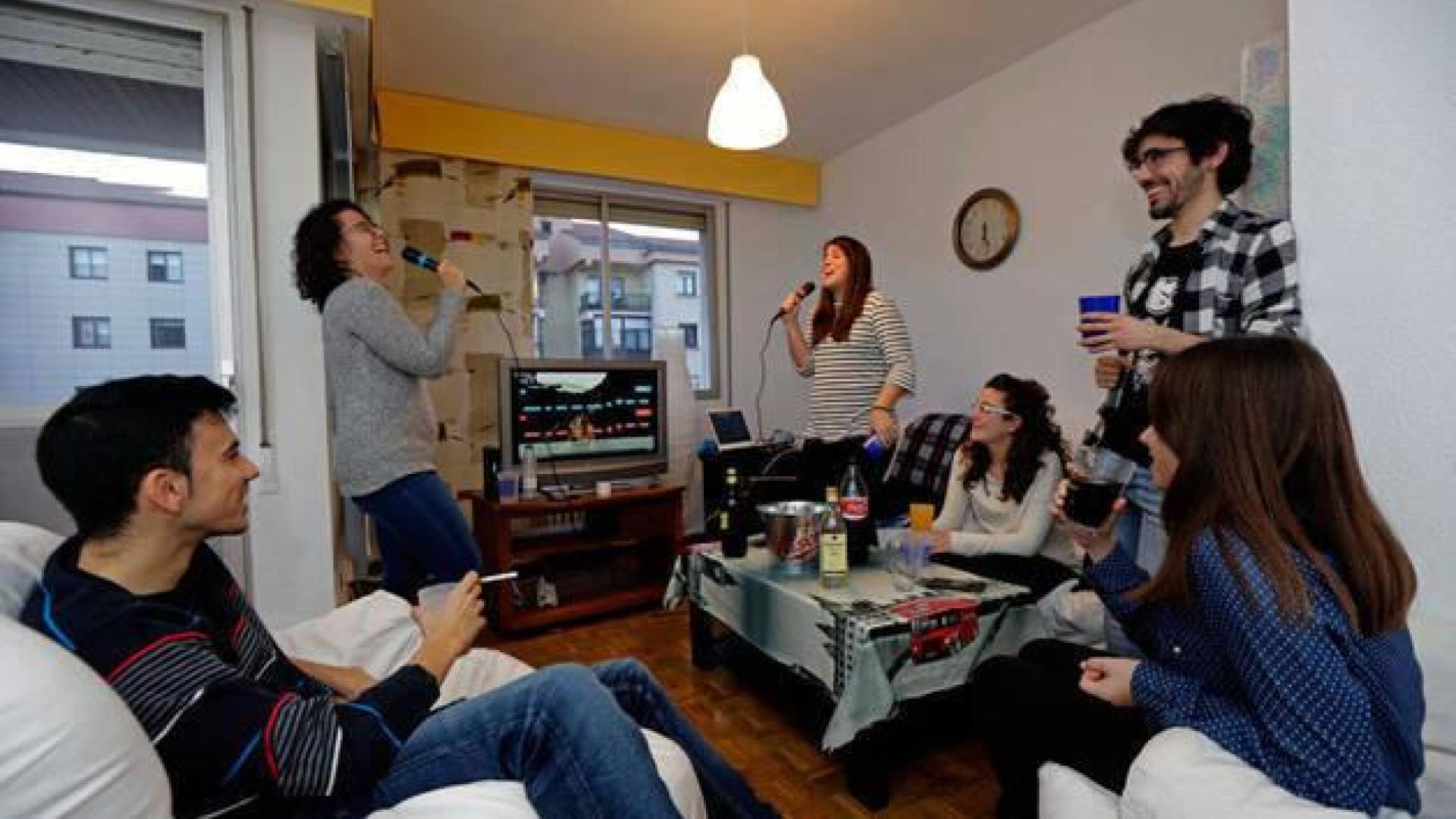 Desalojados 27 jóvenes de un piso en Iturrama donde se celebraba una fiesta